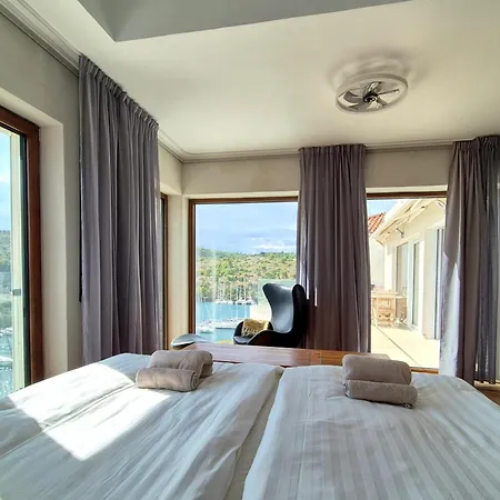 Oliven Penthouse Sutivan
