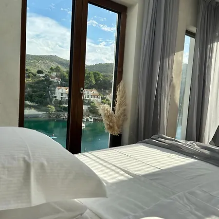 Oliven Penthouse Apartman Sutivan