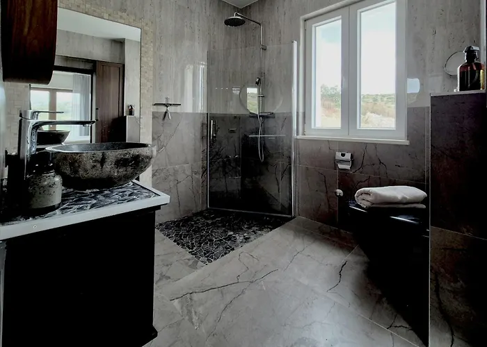 Oliven Penthouse Apartament Sutivan